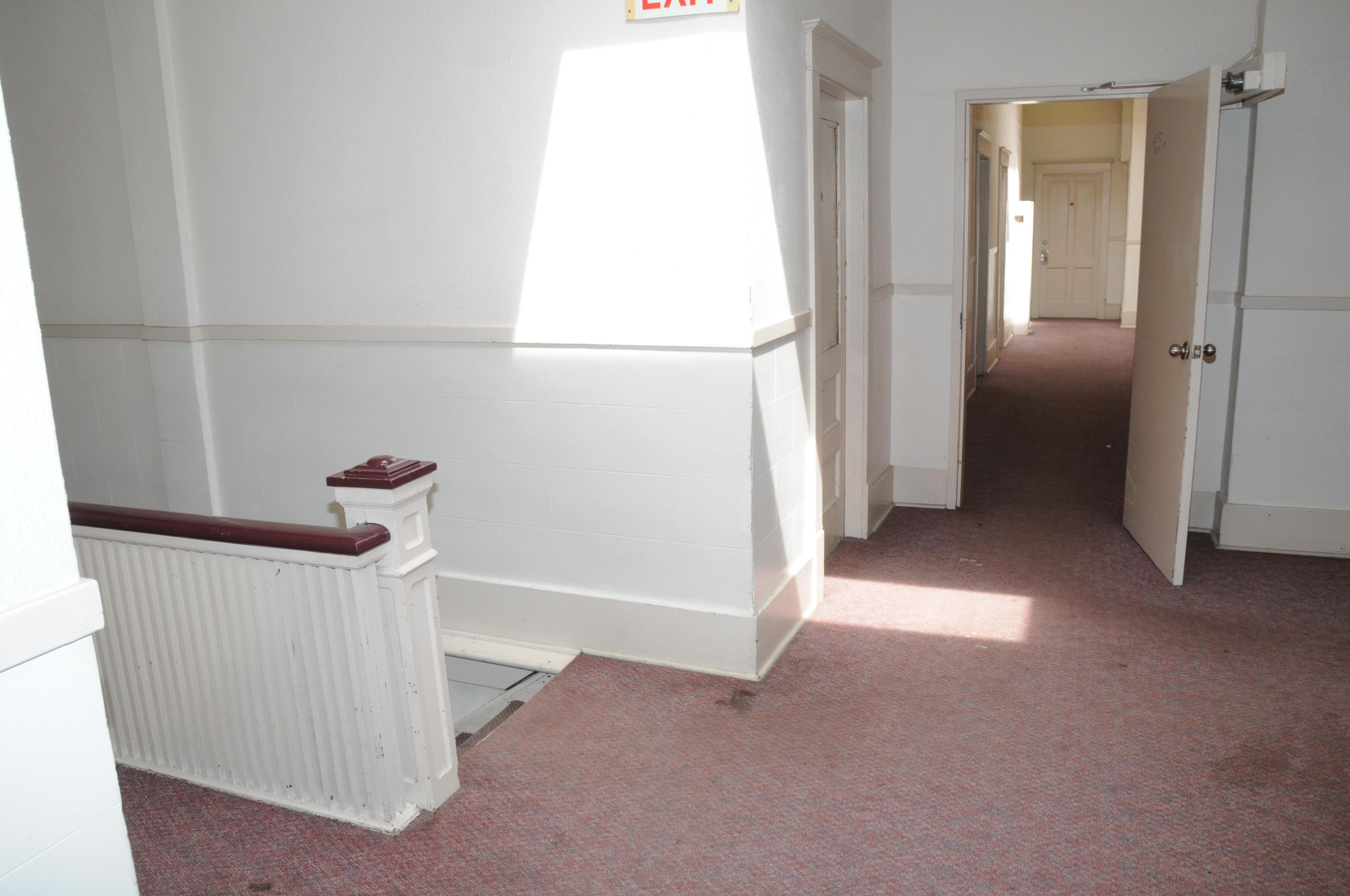 Traveler's Block landing at the top of the stairs, leading to several apartments.