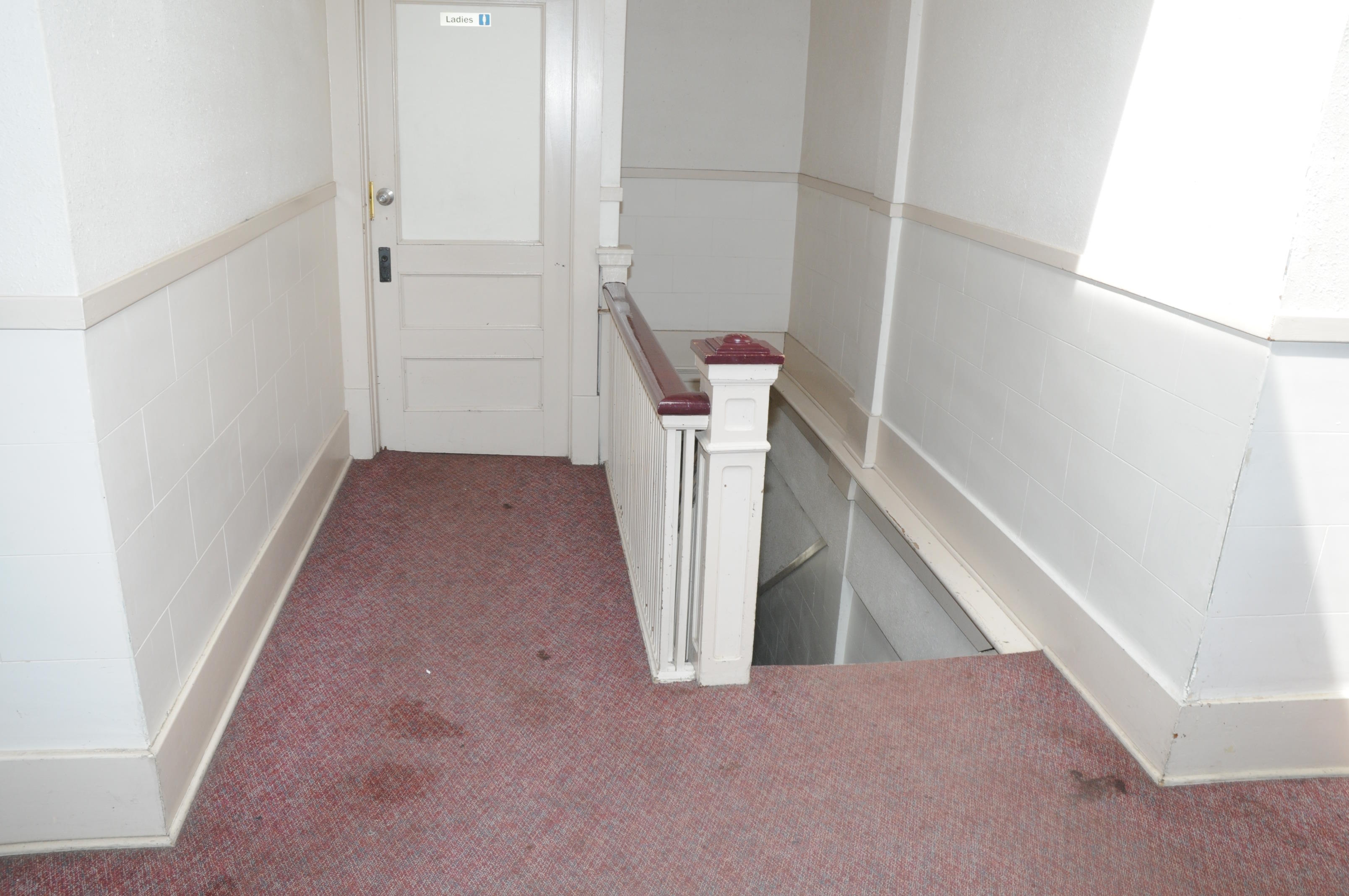 Image of the Traveler's Block communal ladies washroom.